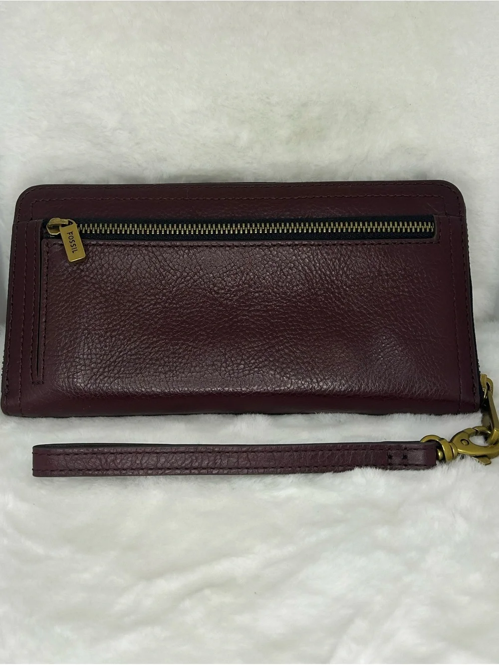 FOSSIL COW HIDE LEATHER ZIP AROUND CLUTCH WITH WRISTLET